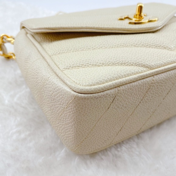 Chanel Cream Vintage Caviar Leather V Stitch Shoulder Bag - Picture 11 of 16